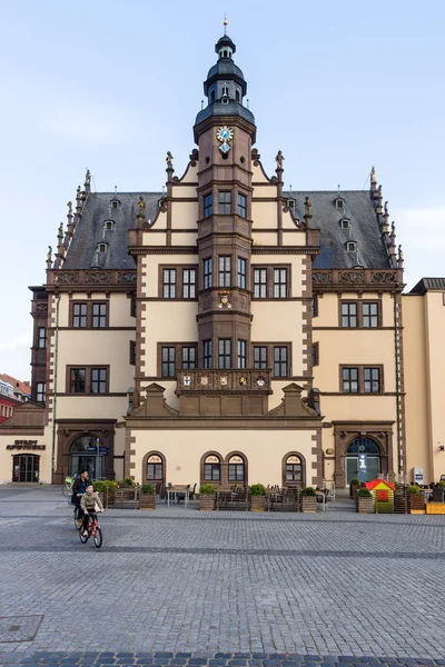 Marktplatz mit Rathaus. — Stockfoto