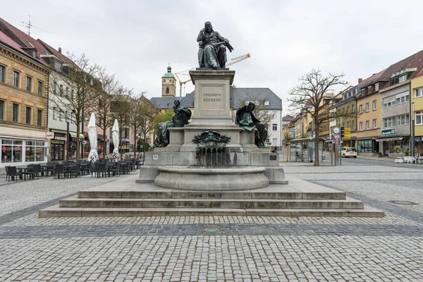 Monumento a Friedrich Rueckert - poeta, traduttore e professore di lingue orientali in Piazza del Mercato — Foto Stock