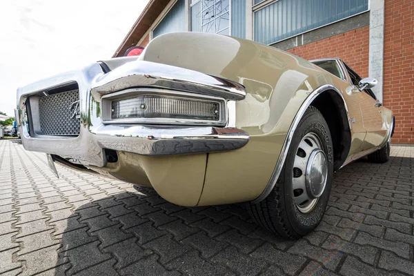 Teljes méretű személyes luxus autó Oldsmobile Toronado, 1968.. — Stock Fotó