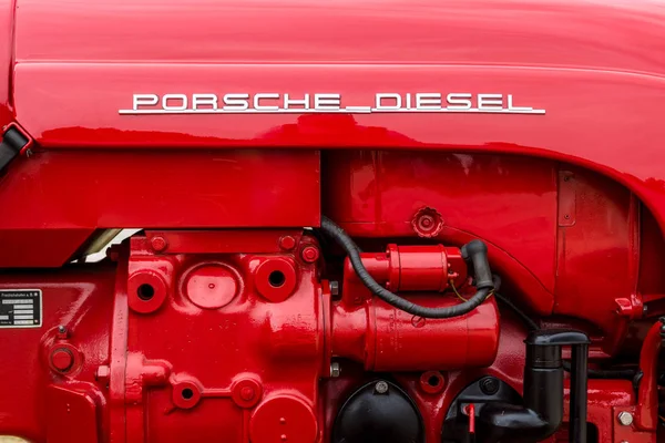 Moteur d'un tracteur Porsche Diesel Type 216, 1961 . — Photo