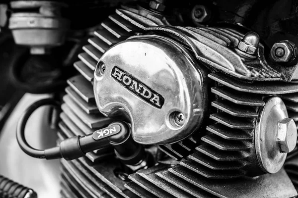 Cilindro (motor) de una motocicleta Honda Dream CB250 . — Foto de Stock