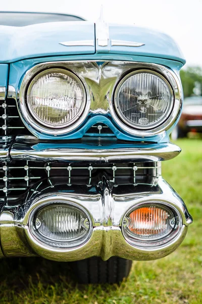Headlamp of a full-size luxury car Cadillac Coupe DeVille, 1959 — Stock Photo, Image