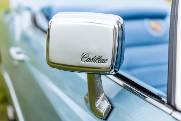 Rear view mirror of a full-size personal luxury car Cadillac Eldorado (Seventh generation). — Stock Photo, Image