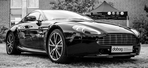 Sportovní vůz Aston Martin Vantage, 2010. — Stock fotografie