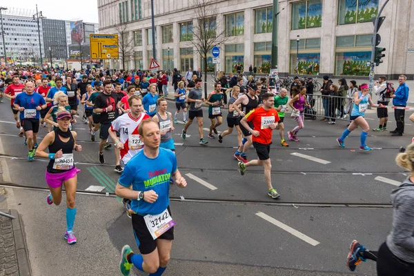 Den årlige 37. halvmaraton i Berlin - Stock-foto