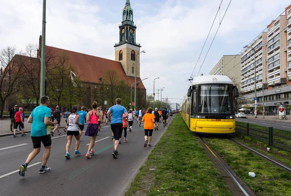每年的第 37 柏林半程马拉松 — 图库照片
