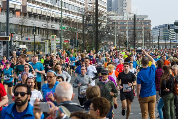 每年的第 37 柏林半程马拉松 — 图库照片