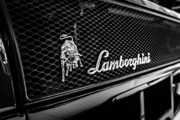 Emblem des Sportwagens Lamborghini Diablo, 2001. — Stockfoto