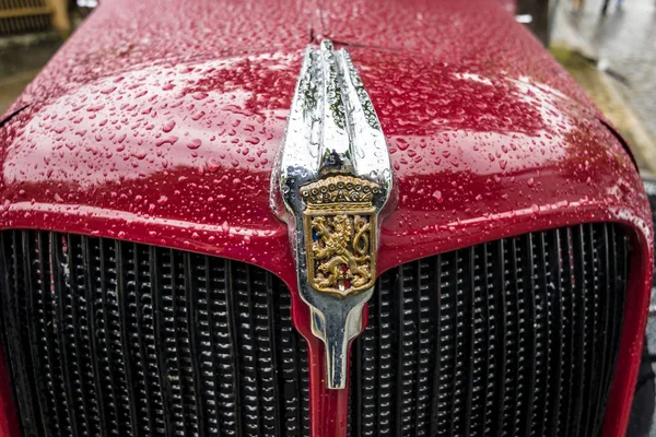 Emblem of the vintage car Praga Lady, 1937. — Stock Photo, Image