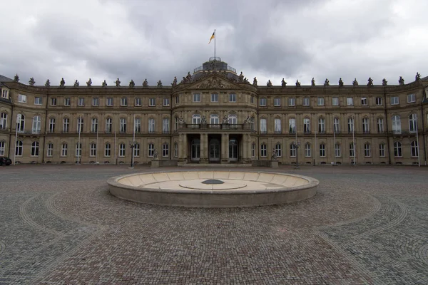 Das Neues Schloss (Castillo Nuevo). Palacio del siglo XVIII en estilo barroco. Stuttgart. Alemania — Foto de Stock