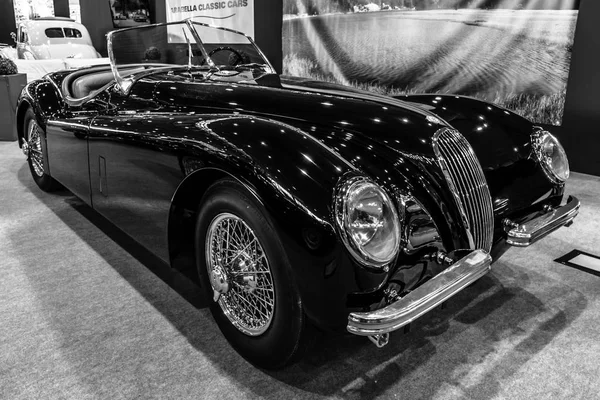 Carro esportivo Jaguar XK120 SE OTS "Barris", 1954 . — Fotografia de Stock