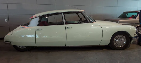 Średniej wielkości luksusowych aut Citroen Ds19, 1967. — Zdjęcie stockowe