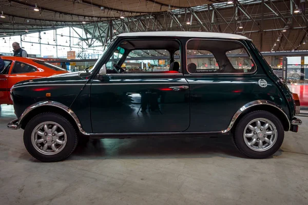 Kis gazdasági autó Rover Mini Cooper. — Stock Fotó