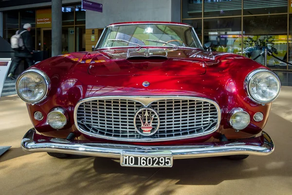 グランドツアラー車マセラティ 3500 Gt (ティーポ 101) 1958. — ストック写真