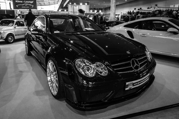 Voiture de sport de luxe moyenne Mercedes-Benz CLK63 AMG Black Series, 2007 . — Photo