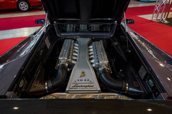 Engine compartment of a sports car Lamborghini Diablo VT 6.0, 2000. — Stock Photo, Image