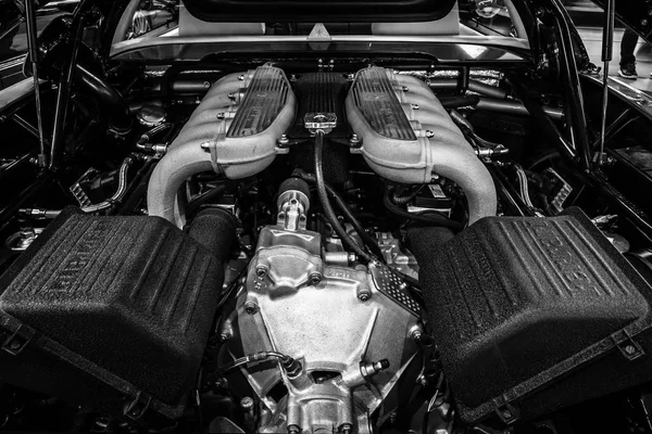 Vano motore di una vettura sportiva Ferrari 512 TR, 1994 . — Foto Stock