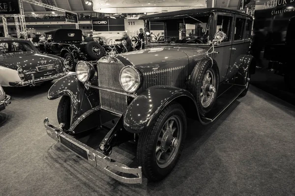 Автомобиль класса люкс Mercedes-Benz 300 Тип 12 / 55 PS, 1926 . — стоковое фото