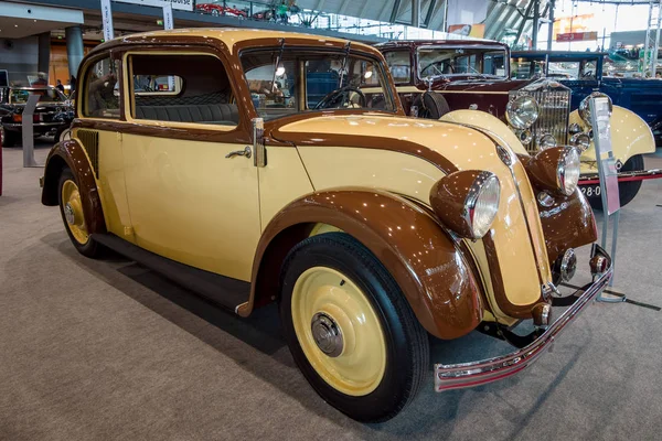 Araba Mercedes-Benz 130 (W23), 1934 kompakt. — Stok fotoğraf