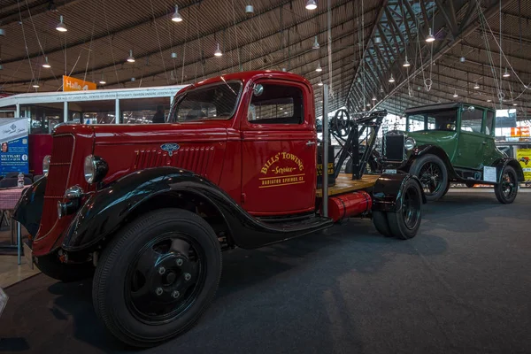 Automobile bärgningsbil baserat på Ford modell Bb, 1935. — Stockfoto