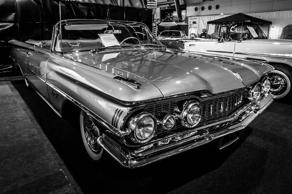 フルサイズ車のオールズモビル スーパー 88 コンバーチブル 1959. — ストック写真