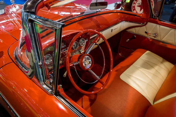 Εσωτερικό του ένα μεγάλο πολυτελές αυτοκίνητο Edsel Pacer Convertible, 1958. — Φωτογραφία Αρχείου