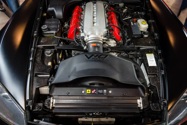 Engine of sports car Dodge Viper SRT-10, 2006. Close-up. — Stock Photo, Image