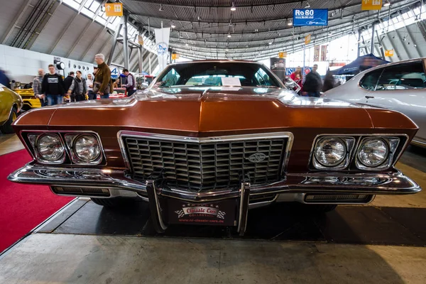 Luxusní osobní auta buick riviera, 1972. — Stock fotografie