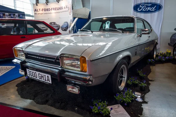 Средний купе Ford Capri Mk II 3.0 l Ghia, 1977 . — стоковое фото