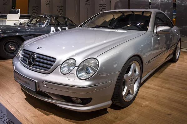 Большой роскошный автомобиль Mercedes-Benz CL 55 AMG "F1 Limited Edition", (C215), 2001 . — стоковое фото