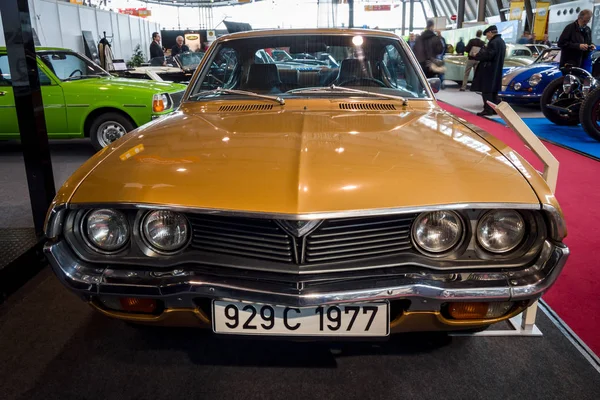 Executive car Mazda 929 Coupe, 1977. — Stock Photo, Image