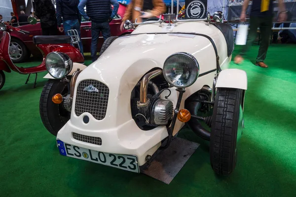 A British kit car Lomax 223 based on the mechanical components of the Citroen 2CV. — Stock Photo, Image