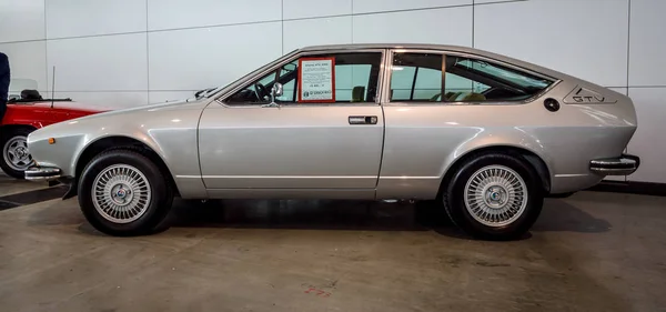 Végrehajtó autó Alfa Romeo Alfetta Gtv 2000 (116. típus), 1978. — Stock Fotó