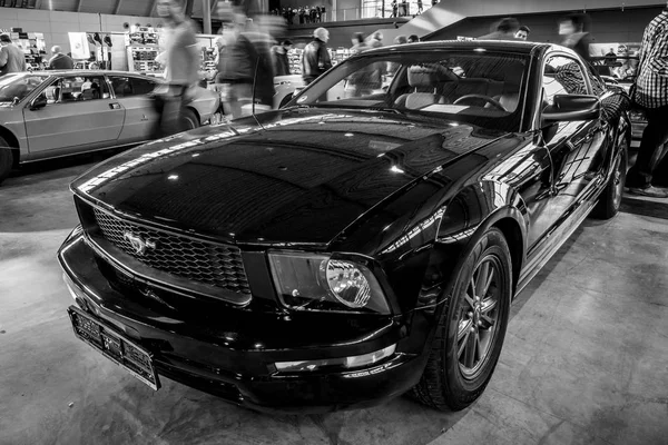 Pony car Ford Mustang V6 Coupe, 2006. — Stock Photo, Image