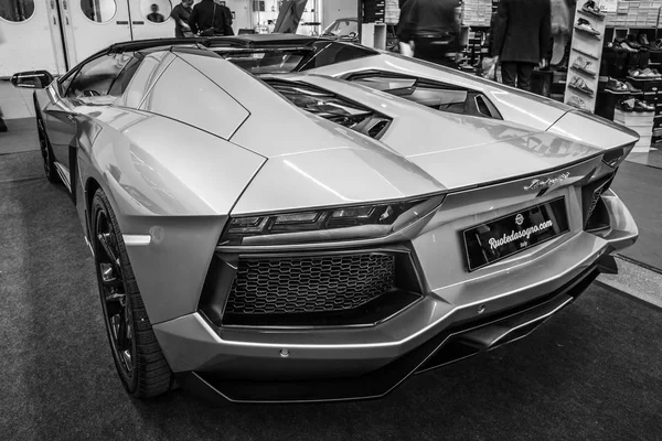 Sportwagen lamborghini aventador lp 700-4, 2014. — Stockfoto