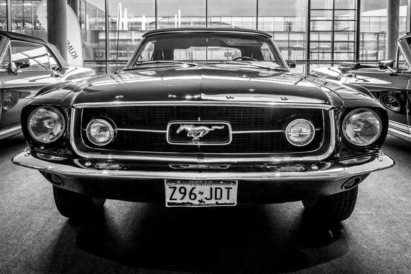 Carro de pônei Ford Mustang conversível, 1967 . — Fotografia de Stock