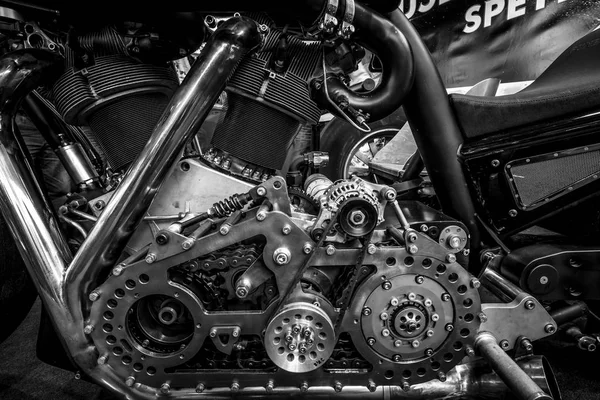 Двигатель крупнейшего в мире мотоцикла Leonhardt Gunbus 410 . — стоковое фото