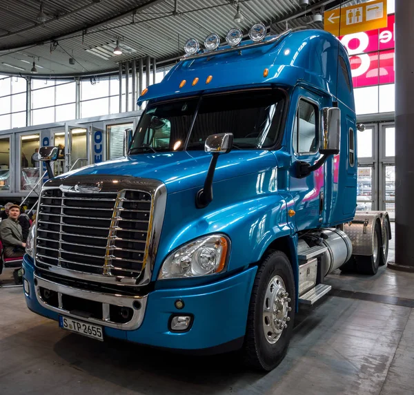 Samochód ciężarowy Freightliner Cascadia ewolucji, 2015. — Zdjęcie stockowe
