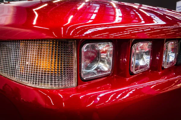 Headlamp of sports car Alfa Romeo SZ (Sprint Zagato), 1991. — Stock Photo, Image