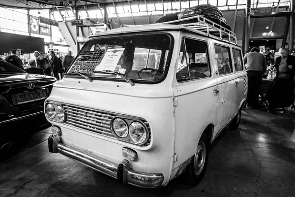 Il minibus Fiat 850 Familiare, 1964 . — Foto Stock