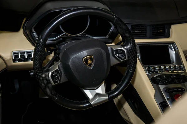 Интерьер Lamborghini Aventador . — стоковое фото