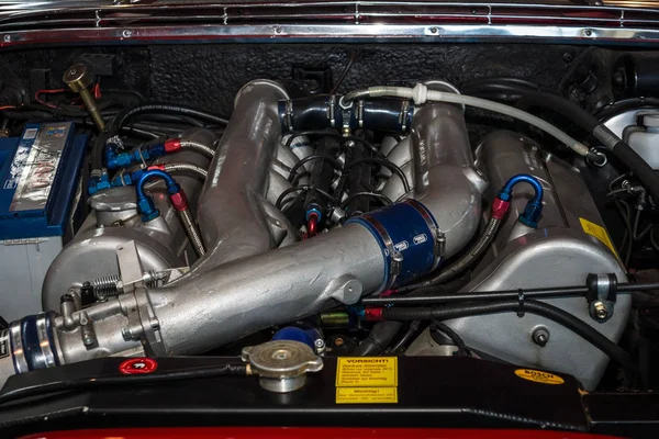 フルサイズ高級車メルセデス ・ ベンツ 300sel のエンジン 6.3、1970。クローズ アップ. — ストック写真