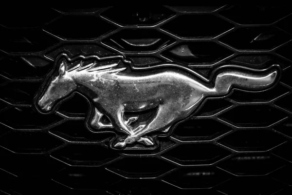 Symbol of Ford Mustang, close-up. — Stock Photo, Image