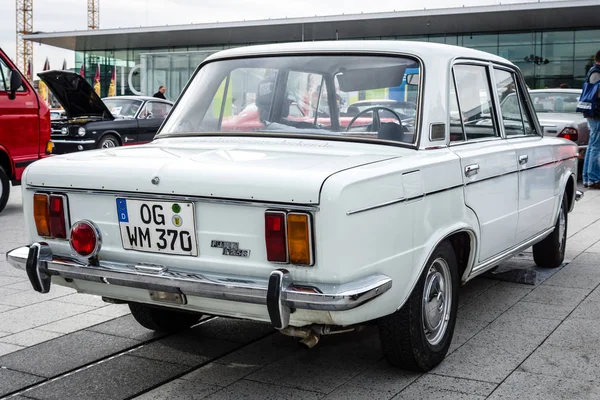Grote familieauto Fiat 125 Special, 1971. — Stockfoto