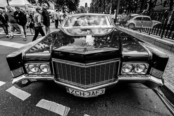 フルサイズの高級車キャデラッククーペ・ド・ヴィル,1970. — ストック写真