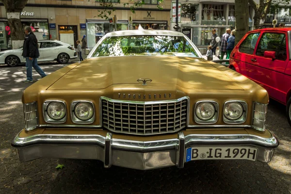 Grande cupê de luxo pessoal Ford Thunderbird (sexta geração), 1973 . — Fotografia de Stock