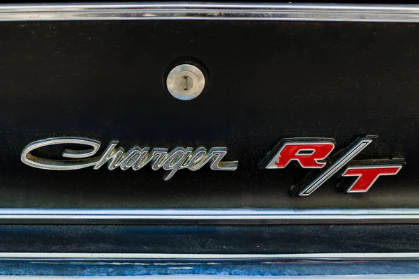 Ayrıntılı bir orta boy araba Dodge Charger R/T. yakın çekim. — Stok fotoğraf