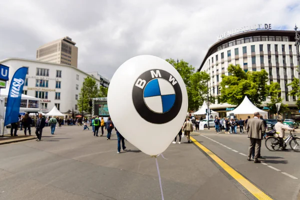 The symbol of BMW on a balloon. — Stock Photo, Image