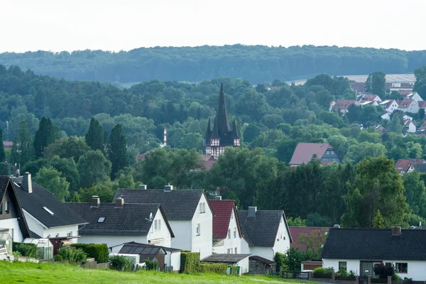 Vue sur la petite ville de Neustadt — Photo