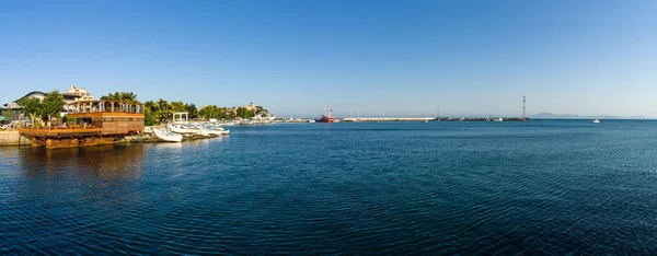 Панорамный вид на акваторию морского порта курортного города Поморие . — стоковое фото